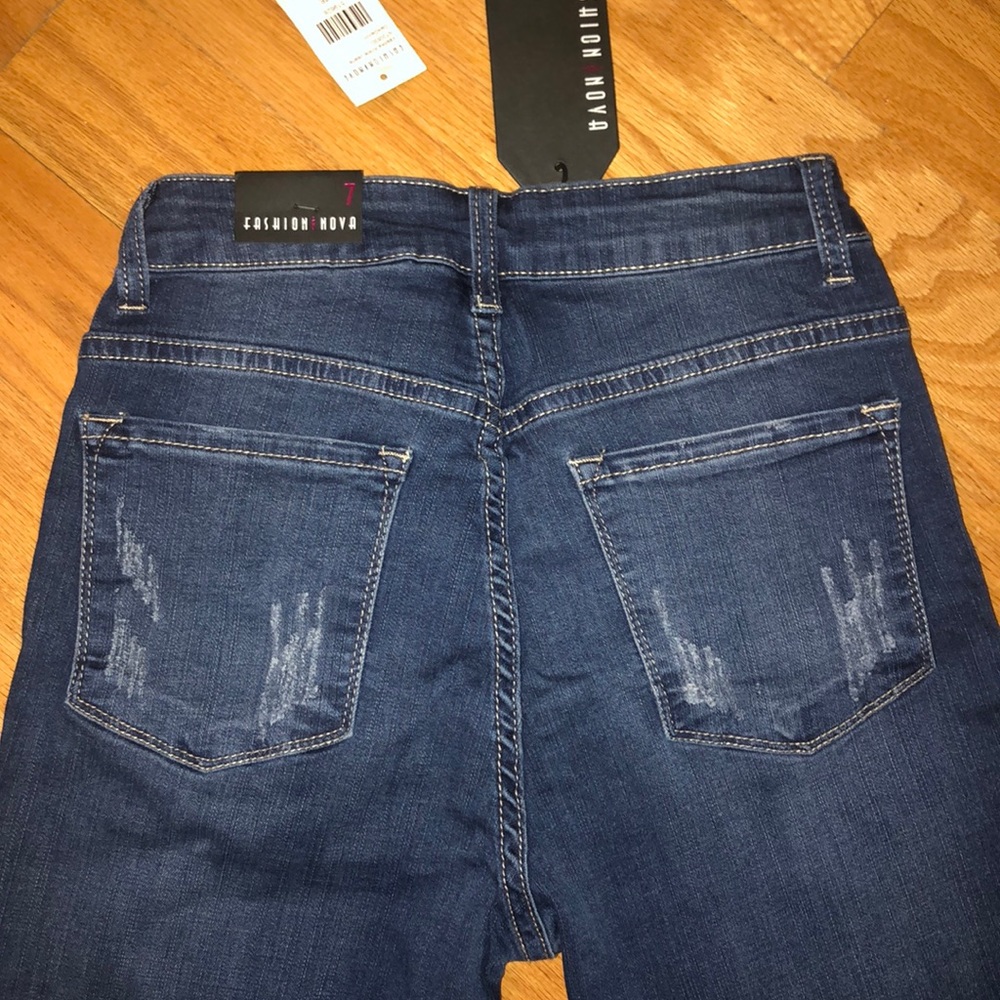 Distressed jeans - Picture 3 of 5